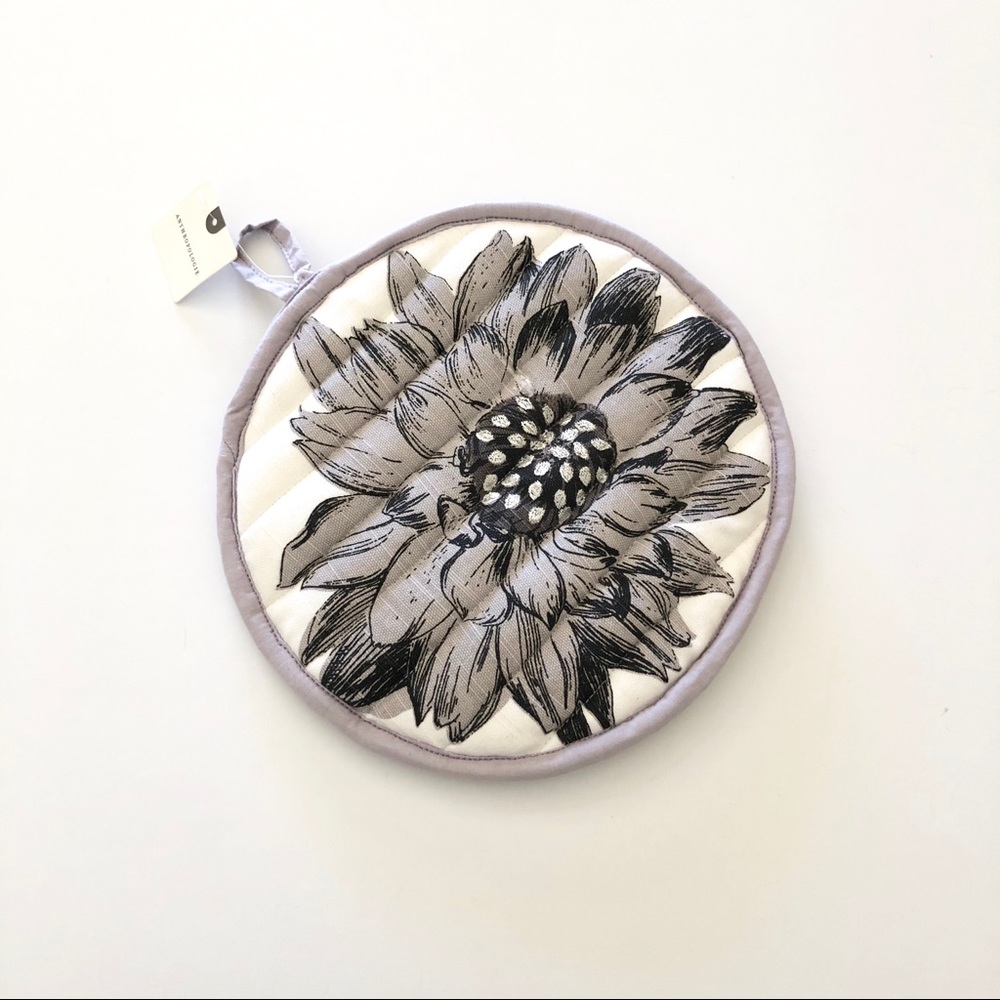 🆕 ANTHROPOLOGIE Flower Potholder